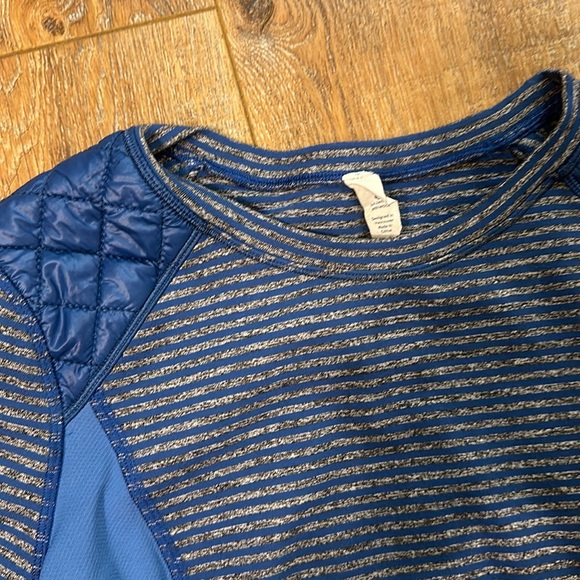 LULULEMON QUILTED running top size 4 blue - Picture 4 of 9